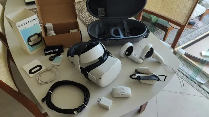 Oculus VR Meta Quest 2 +  Bobovr Strap M2 + Bateria extra + Case Bobovr C2 - Leia! 