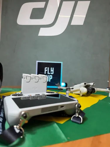 DJI Mini 3 FlyMore Combo Nacional Seminovo