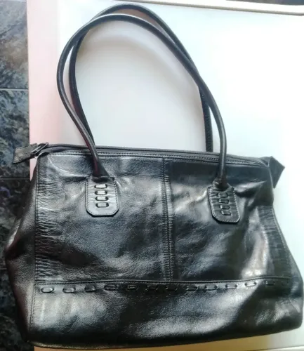 Bolsa preta em couro