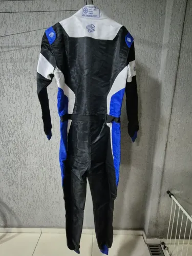 Macacão Kart Corsa Azul, Preto e Branco tamanho G. Usado uma única vez