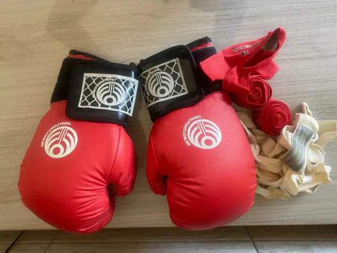 Luva box + bandagem.
