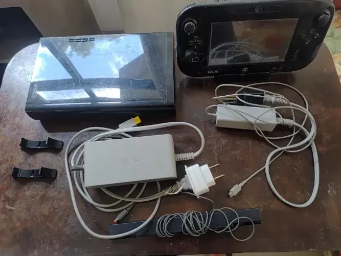 Nintendo WiiU + jogos e controles