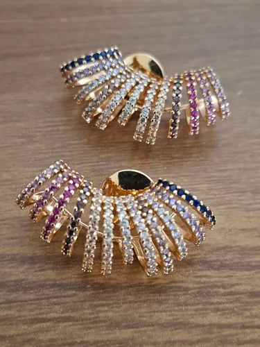 Brincos folhas a ouro com pedras zirconia
