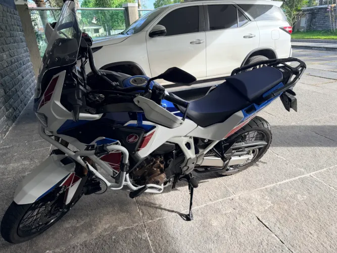 IMPECÁVEL! HONDA/AFRICA TWIN ADV 2024 COM APENAS 14.000KM LINDA MOTO