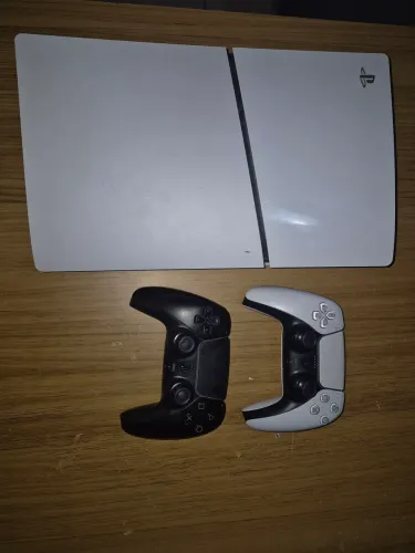 PS5-slim digital! 1tb- 2 controles