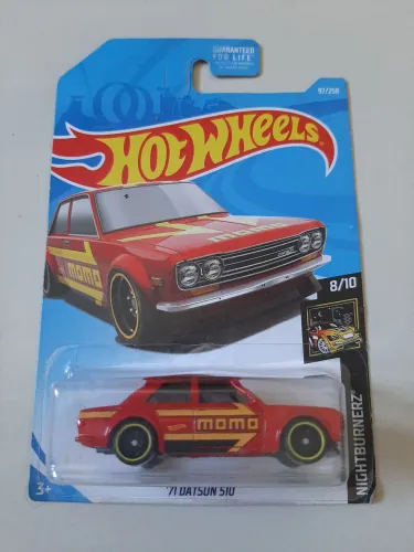 Hot Wheels Datsun 510 Momo vermelha