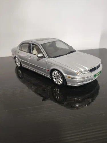 Miniatura Jaguar 1/18 Maisto