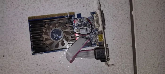 Placa de vídeo GeForce GT 210 usada - VGA DVI HDMI