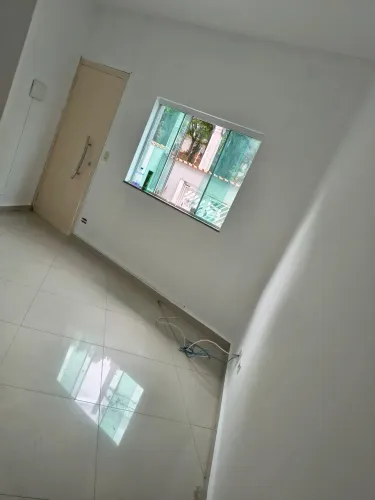 Frente para a praça: sobrado de 180 m², 3 quartos e 3 vagas para alugar na Chácara Seis de