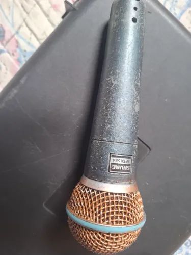 Microfone de mão Shure Beta 58A usado