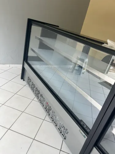 Balcão Expositor e Caixa