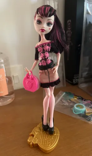Monster high draculaura scaris