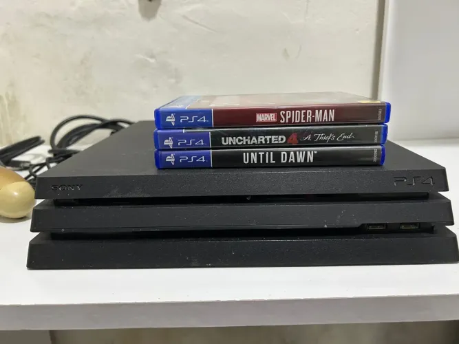 Video game PS4 pro 1TB