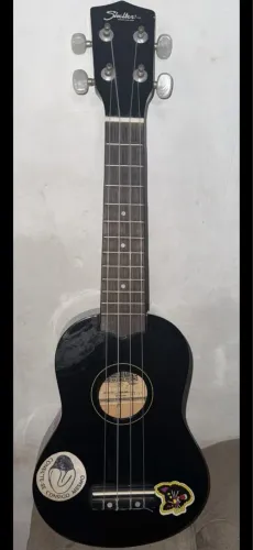 Ukulele soprano Shelter preto usado 140 reais