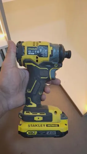 Parafusadeira stanley 20v