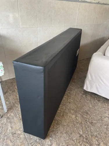 Cama de solteiro em perfeito estado de conservação. Obs.: O valor não inclui o frete