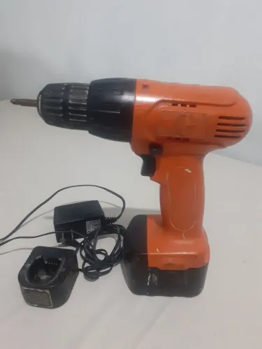 Parafusadeira Black &Decker 12v