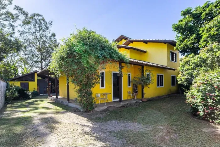 Casa, à venda, 4 quartos, com 180 m2 construído em terreno de 580 m2, R$ 1.570.000,00 no C