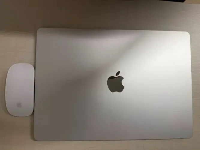 Macbook Air de 15 polegadas: chip SSD M4 de 512 GB - cor prata