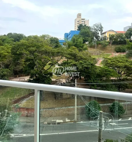 Flat para Locação no Centro de Jundiaí-SP! 1 quarto, 2 banheiros, 1 vaga de garagem. Aprov