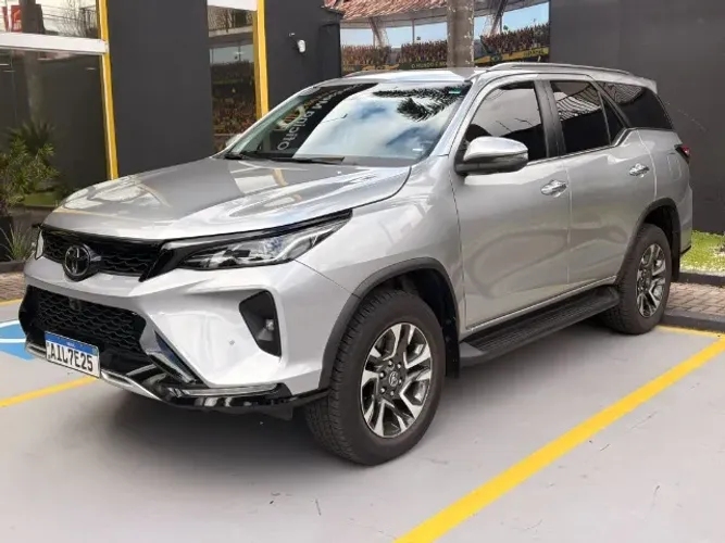 Toyota Hilux SW4 SRX 4X4 2.8 TDI 16V Dies. Aut. 2024