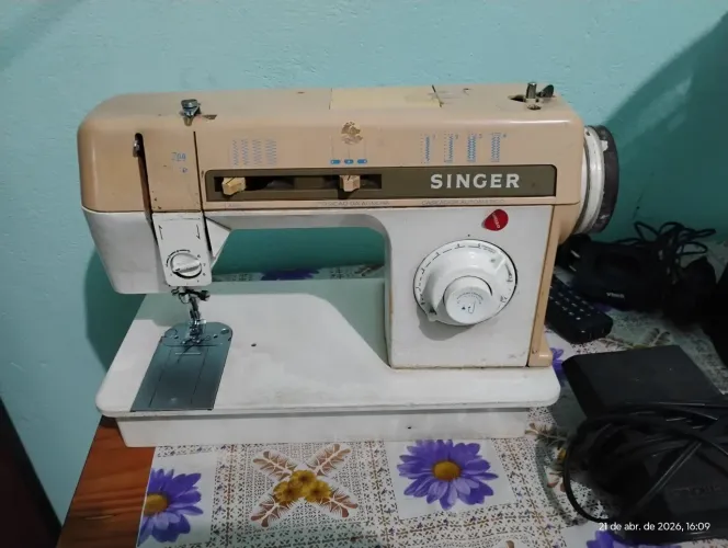 Vendo Máquina de Costura Singer 