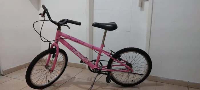 Vendo bicicleta aro 20 semi nova , bem conservada rosa
