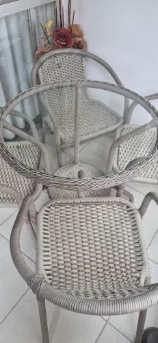 Conjunto de Varanda - Mesa e cadeiras em fibra rústica com almofada