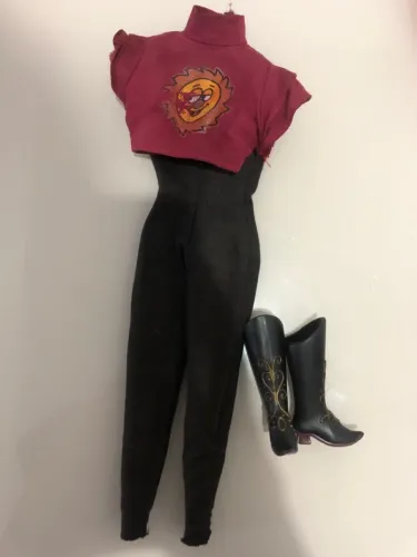 Roupinha e botinha da Boneca Xuxuzinha