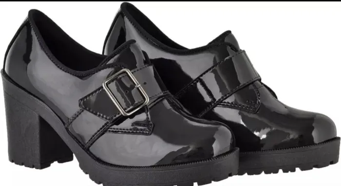Sapato oxford de verniz novo