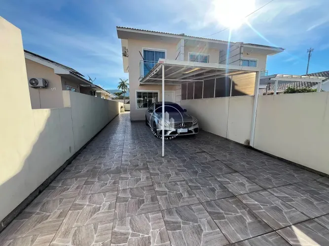 Sobrado Geminado 2 Quartos 74m² - Forquilhas Leste - PLC