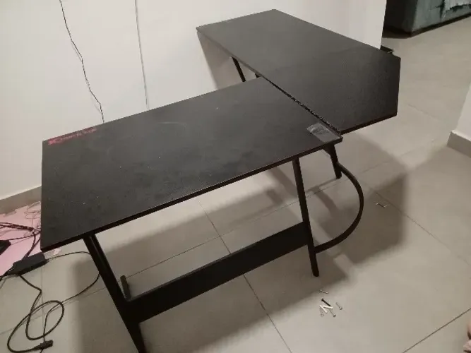 armário de cozinha e mesa gamer Xtrike me em bom estado de conservação