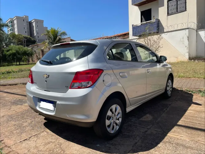 Chevrolet Onix Hatch LT 1.0 8V Flex Power Mec. 4P 2014