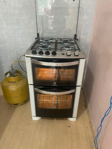 Fogão Eletrolux 2 fornos 4 bocas automático