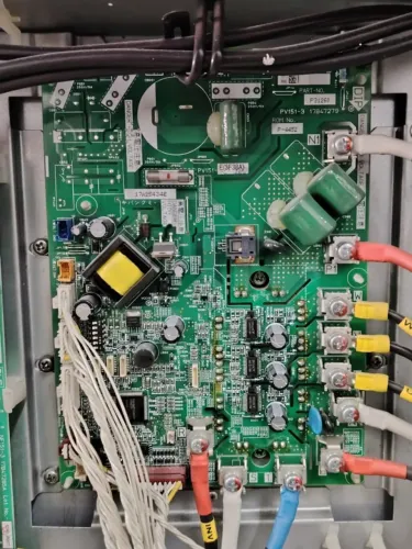 Placa para Ar-condicionado - Hitachi (17A25434E) Condensadora | 18 HP
