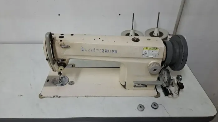Máquina de Costura Reta Industrial Kaixuan (1 Agulha) Usada Bivolt