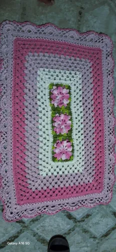 Tapete de crochê floral rosa
