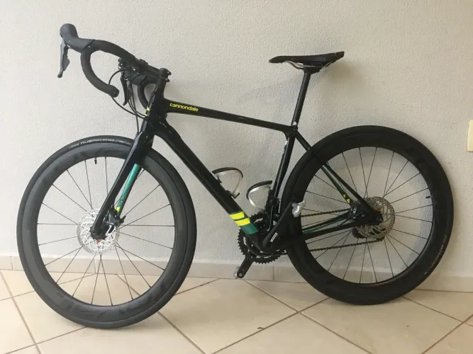 Cannondale Synapse carbono, grupo Ultegra, rodas Roval CL50 de carbono 50mm de perfil 