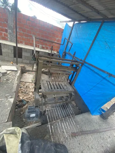 Máquina para fabricação de blocos 