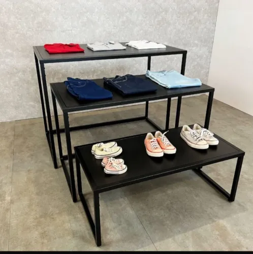 Mesa Expositora Metalon c/ MDF Preto 