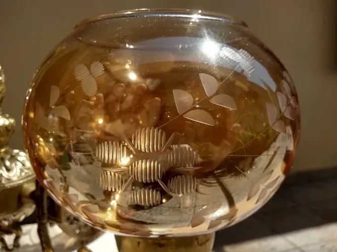 Lustre de bronze com cúpula de cristal espelhada lapidada estado de novo, metal  qualidade