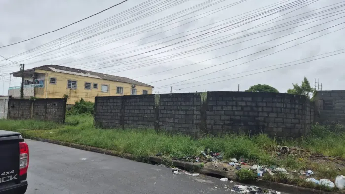 Terreno a venda na praia grande mirim zona 3 bem localizado 