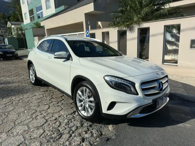 Mercedes-Benz GLA 200 Adv. 1.6/1.6 TB 16V Flex Aut. 2015