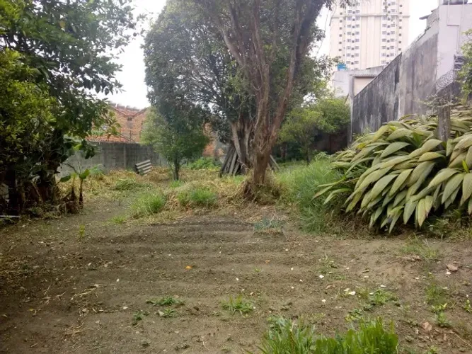 Terreno situado na zona leste da capital de São Paulo, na Penha - Guaiaúna - 1.004.47m²