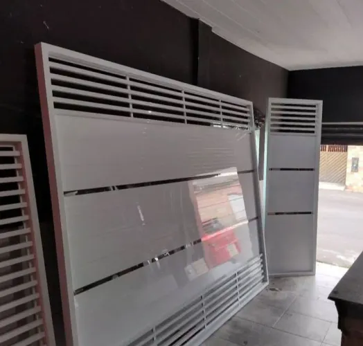 PORTÃO DE ALUMINIO E FERRO GALVANIZADO!!