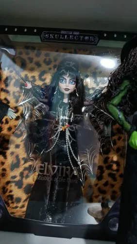Boneca monster high Elvira