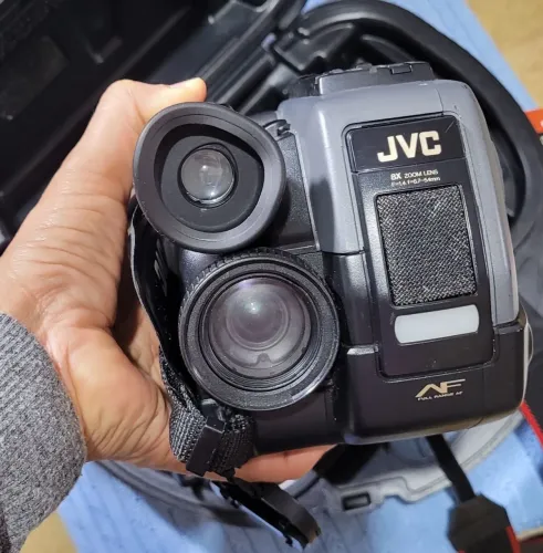 Filmadora vintage JVC Compact VHS