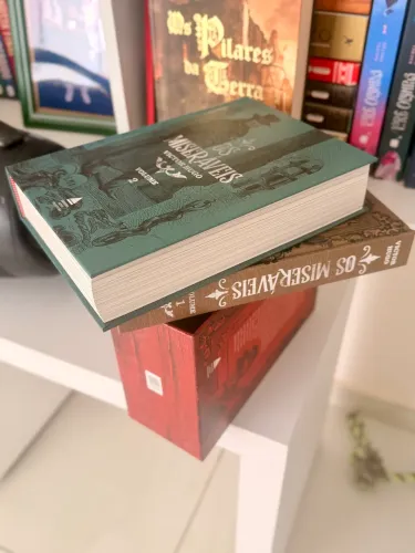 LIVRO OS MISERÁVEIS - CAPA DURA - BOX