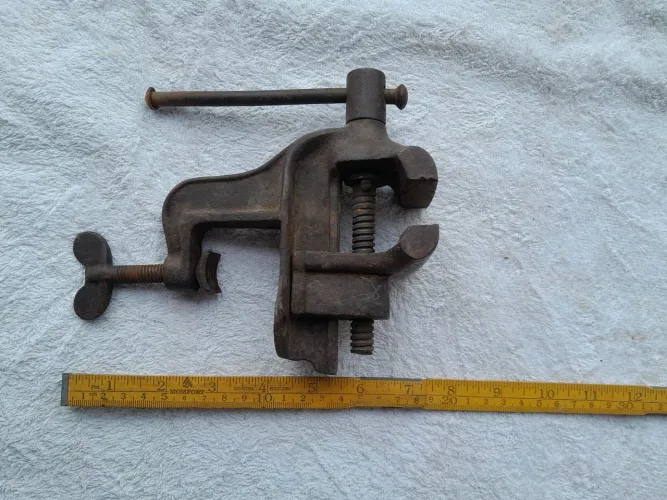 Morsa de bancada antiga