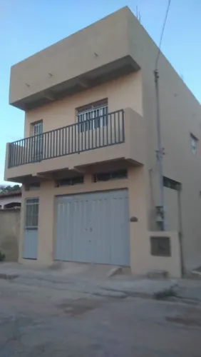 Vende-se casa em três marias